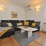 Luxury With A Swimming Pool - Diklo, - 22230 Villa Zadar