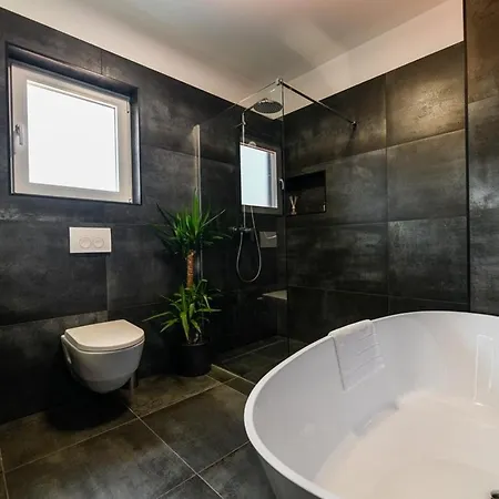 빌라 Luxury With A Swimming Pool - Diklo, - 22230