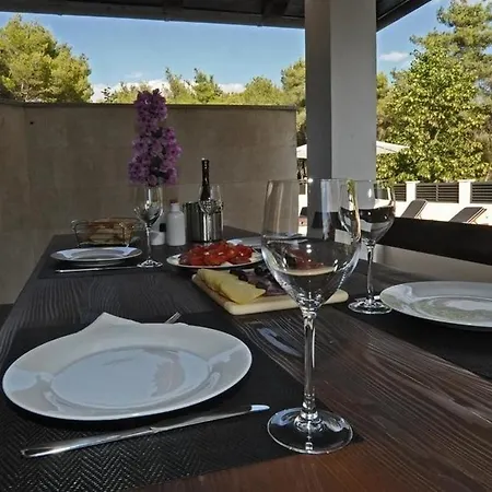 Luxury With A Swimming Pool - Diklo, - 22230 빌라